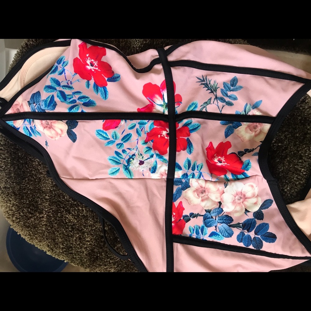 LA HEARTS One piece swimsuit ❤️❤️ - Picture 3 of 6
